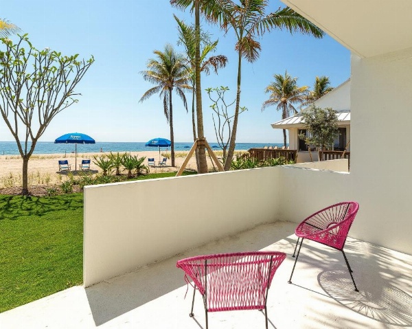 Plunge Beach Hotel image 9